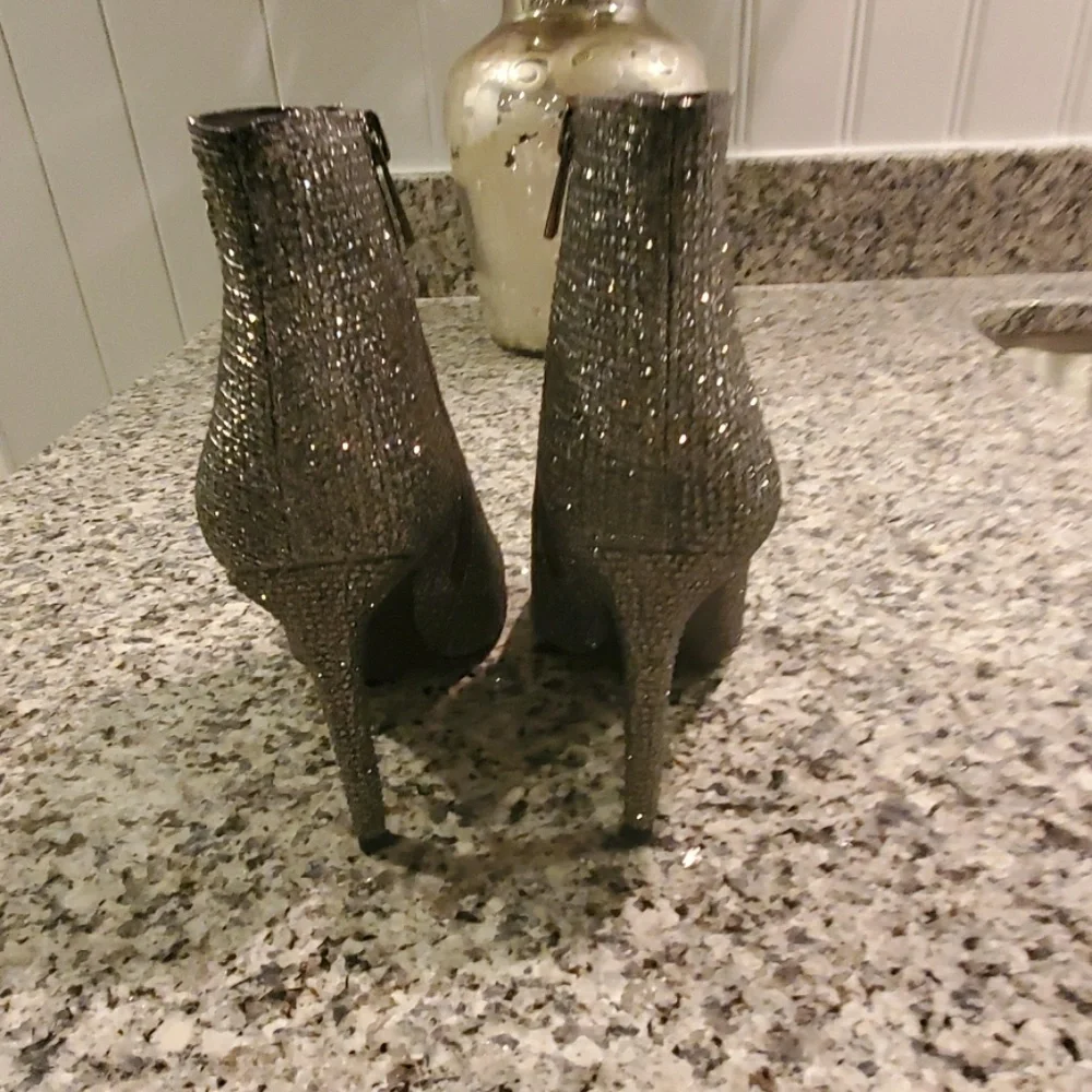 Shoes - Picture 4 of 6